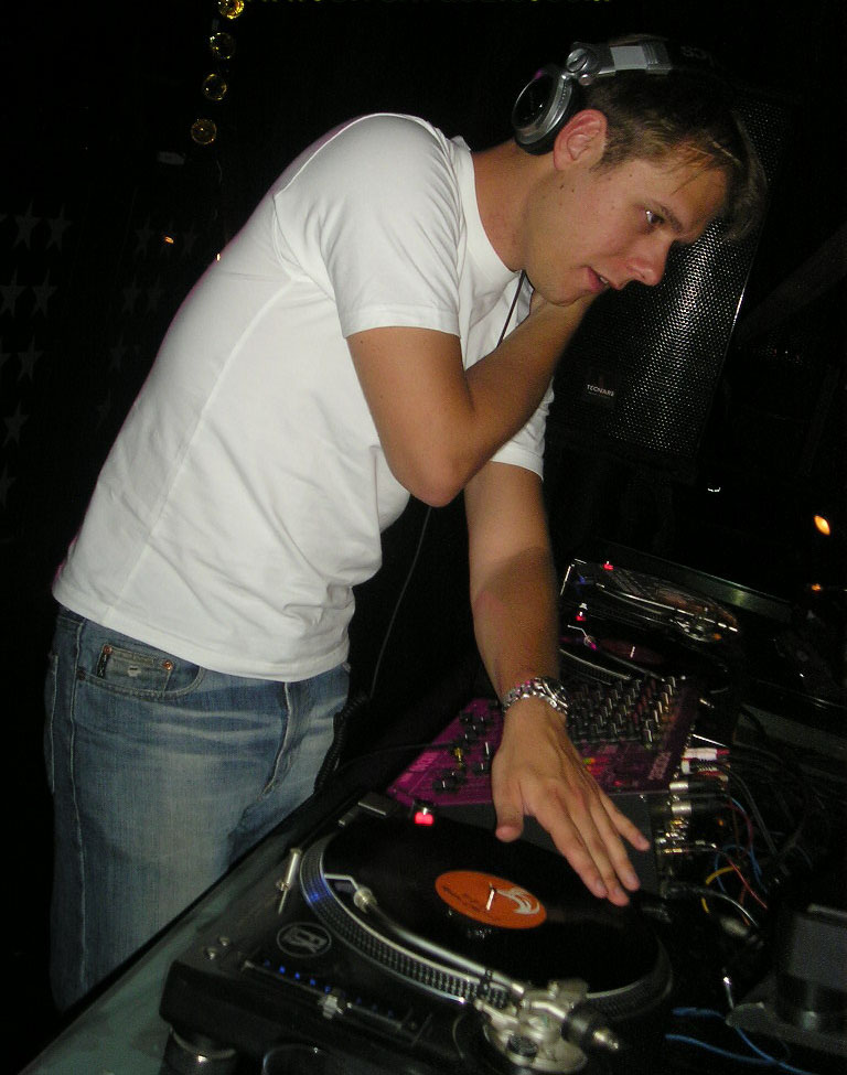 Armin van buuren10.jpg